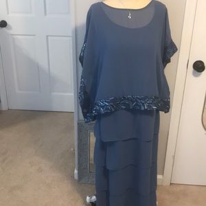 Dillard’s Les Bos formal gown.